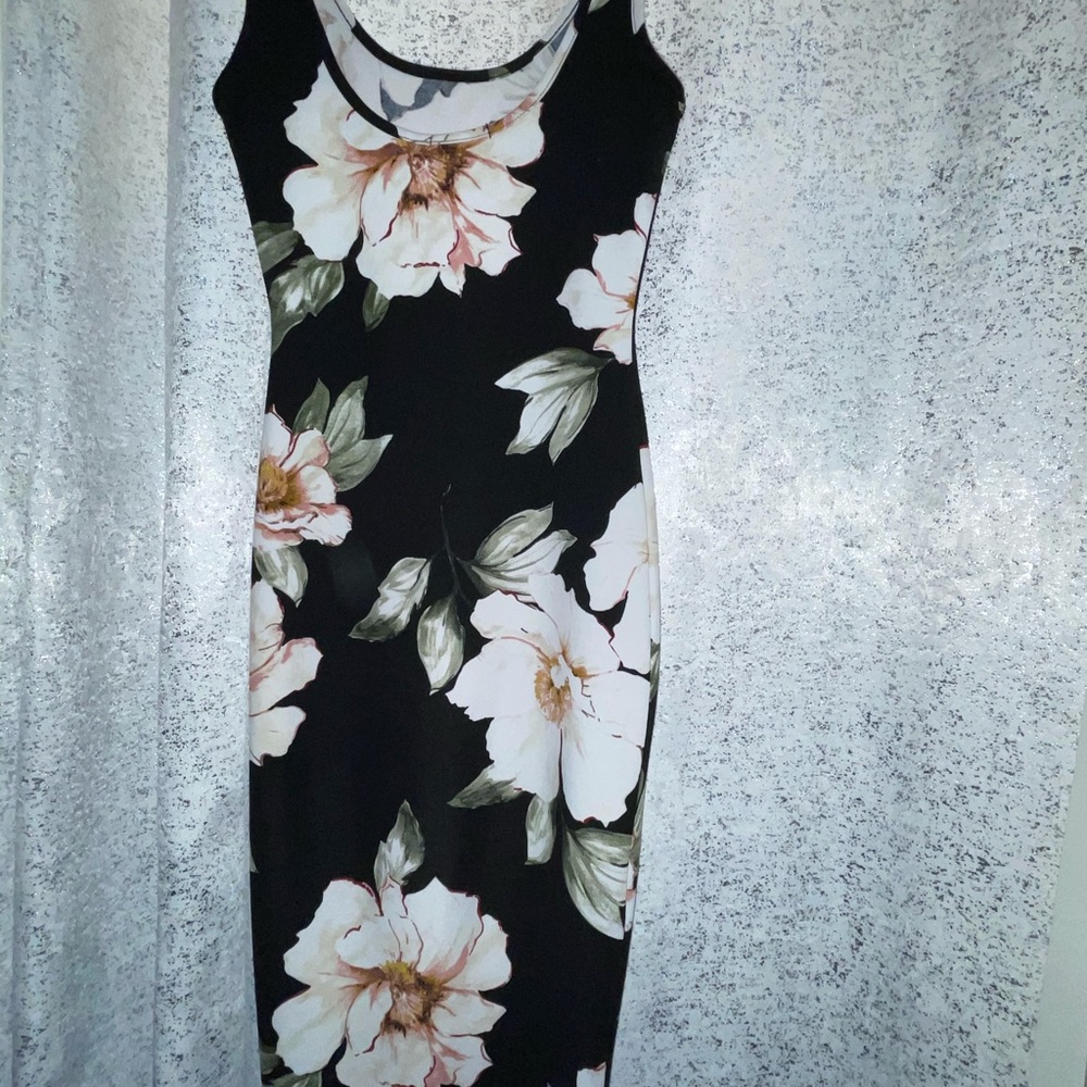 Dress - Picture 3 of 4